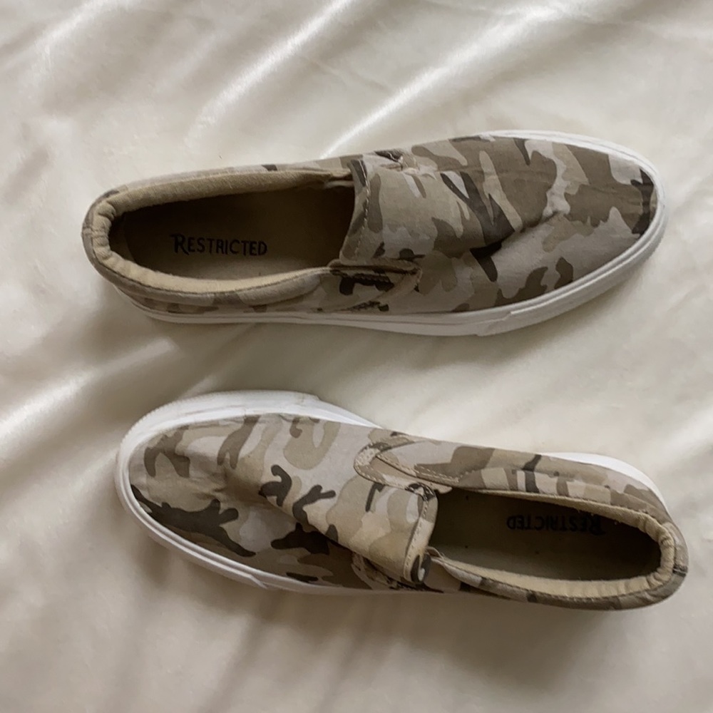 Camo platform slip on sneakers